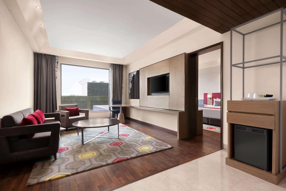 Suite, 1 Queen Bed, Non Smoking | Premium bedding, minibar, in-room safe, desk