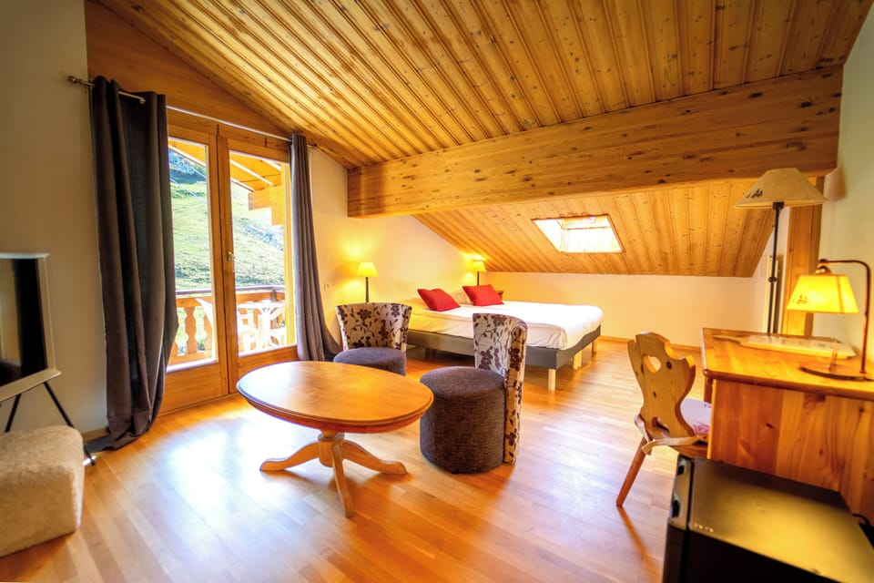 Family Room | Minibar, in-room safe, blackout drapes, free WiFi