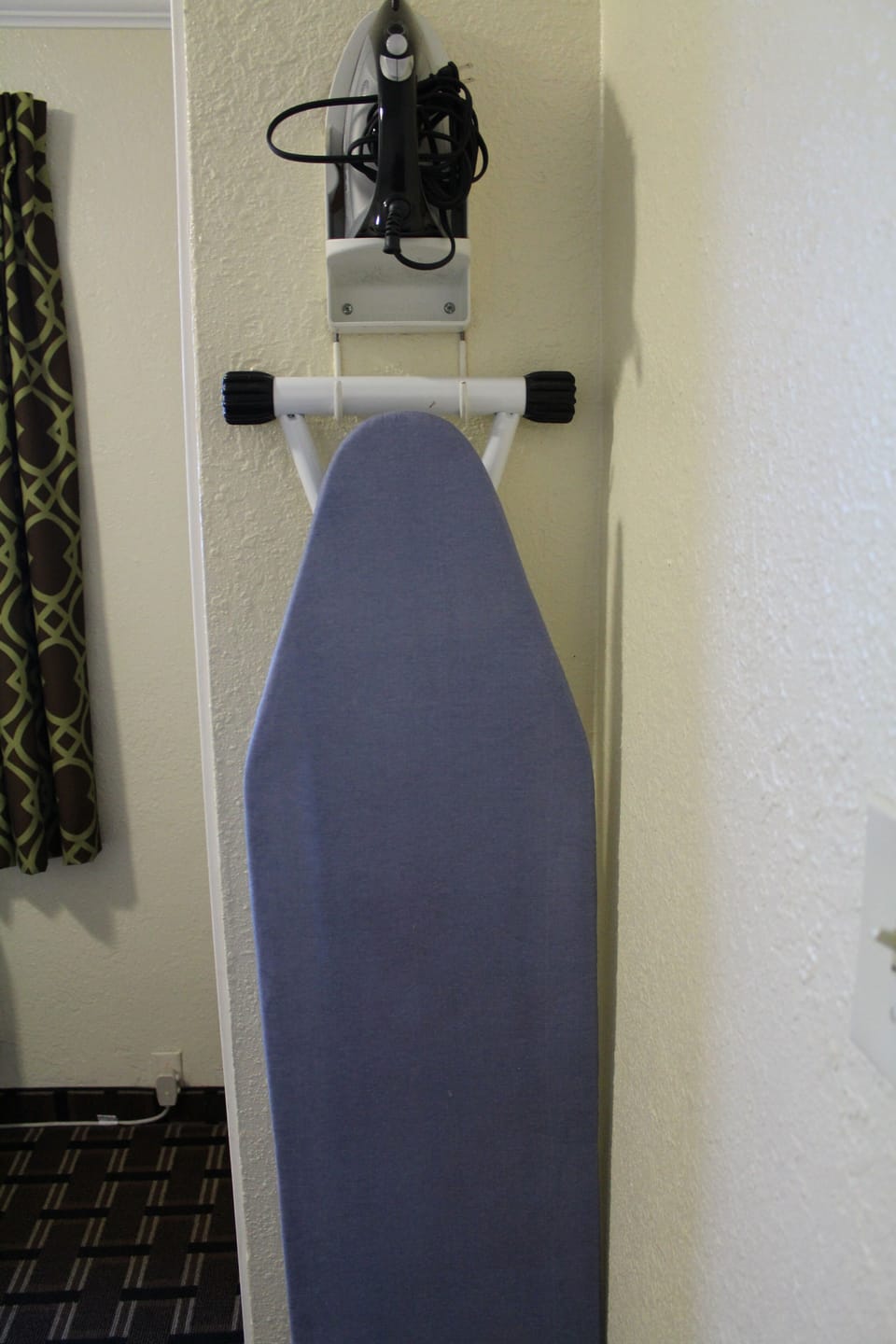 Deluxe Family Suite with 3 Queen Beds & Kitchenette, Non Smoking | Iron/ironing board