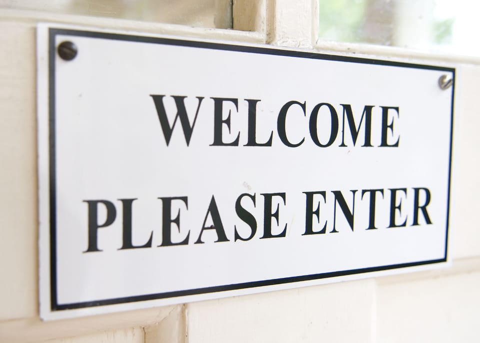 King Room | Living area | 28-inch flat-screen TV with satellite channels, TV, heated floors