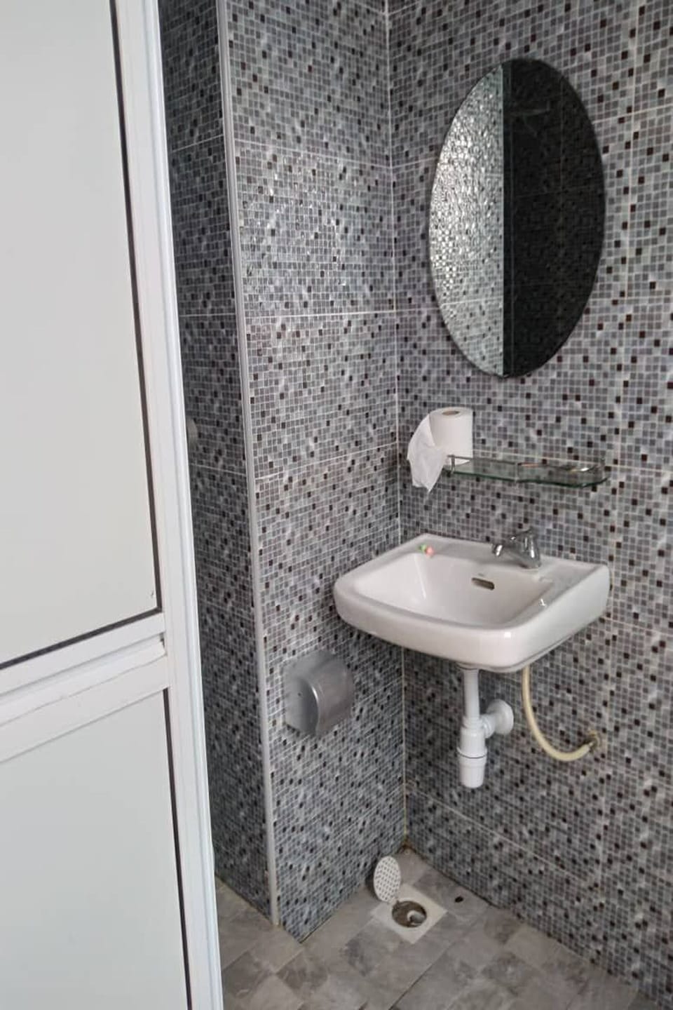 Superior Double Room | Bathroom | Shower, rainfall showerhead, free toiletries, hair dryer