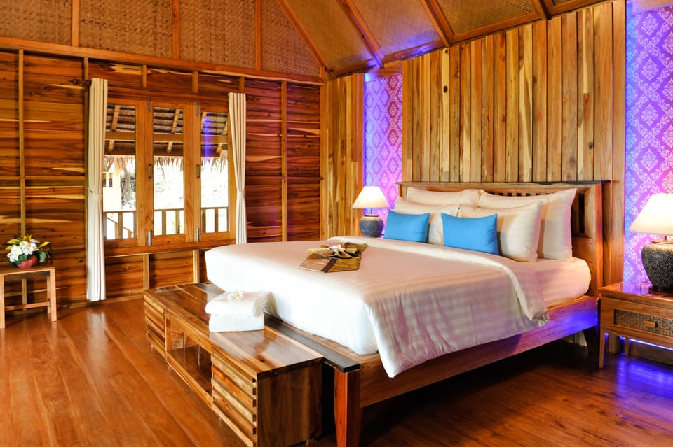 Superior Bungalow | Premium bedding, minibar (free items), in-room safe, blackout drapes