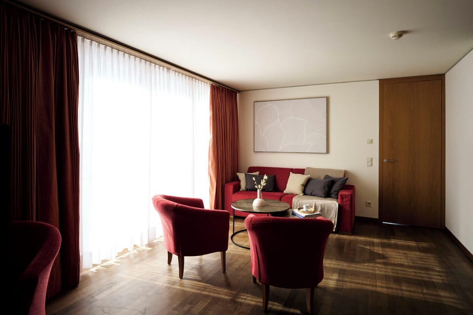 Deluxe Suite | In-room safe, desk, soundproofing, free WiFi