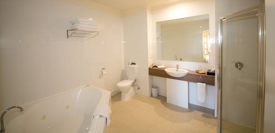 Standard King Spa Suite, Jetted | Bathroom | Separate tub and shower, jetted tub, free toiletries, hair dryer