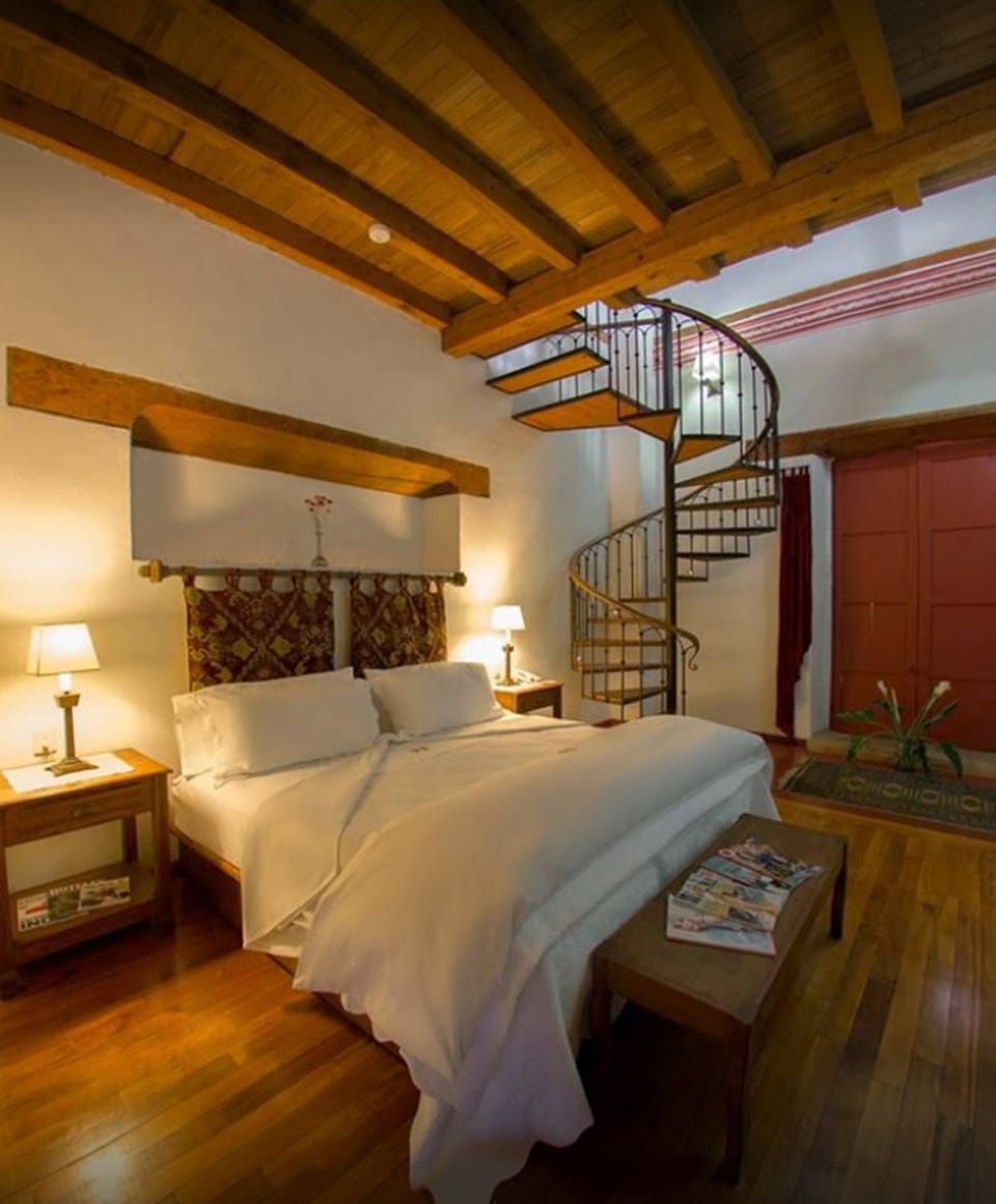 Master Suite | Desk, iron/ironing board, free WiFi