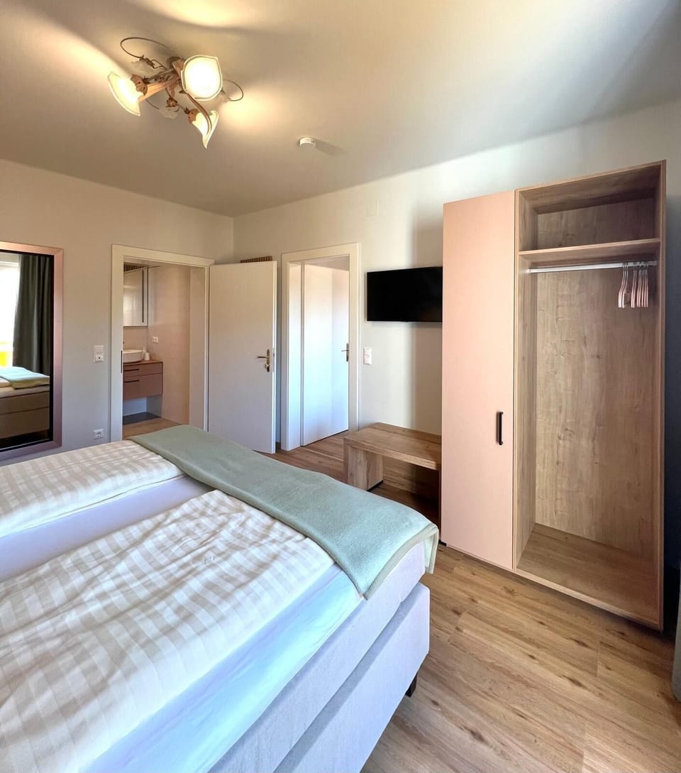 Hypo-allergenic bedding available, WiFi (free), bed sheets