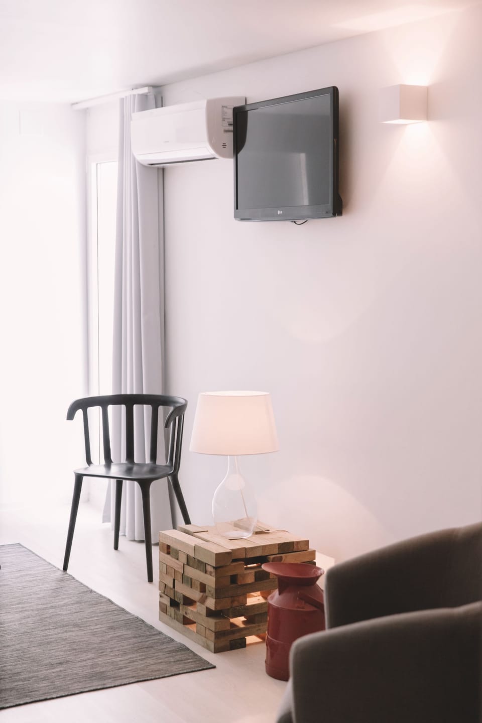Deluxe Double Room | Living area | Flat-screen TV