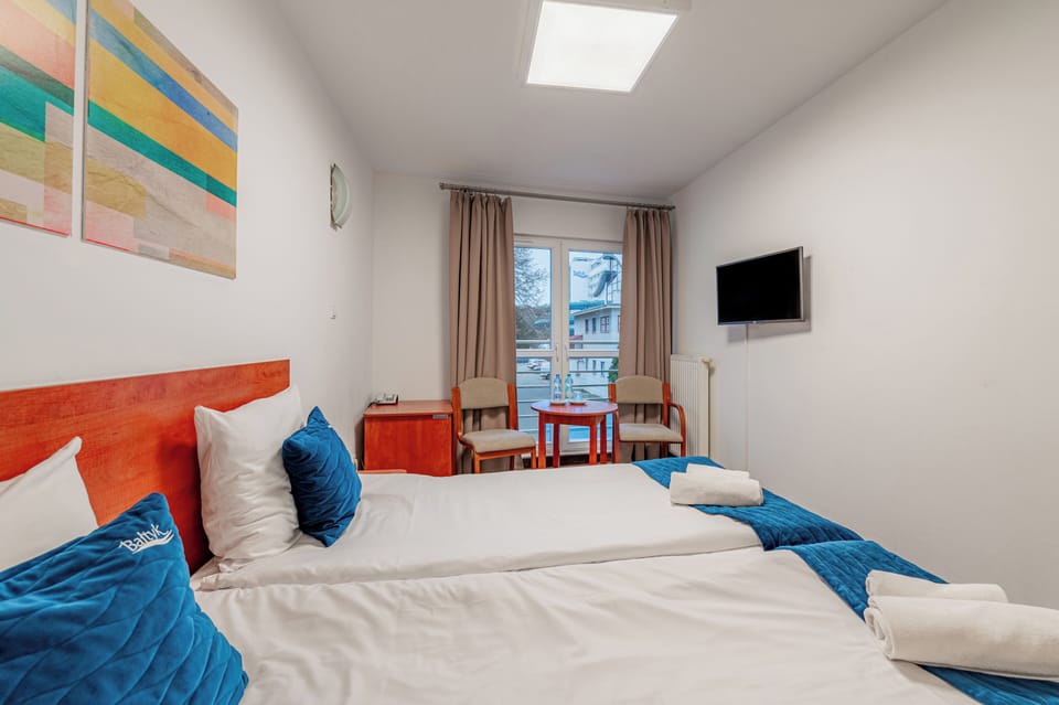 STANDARD PARK | Iron/ironing board, cribs/infant beds, rollaway beds, free WiFi