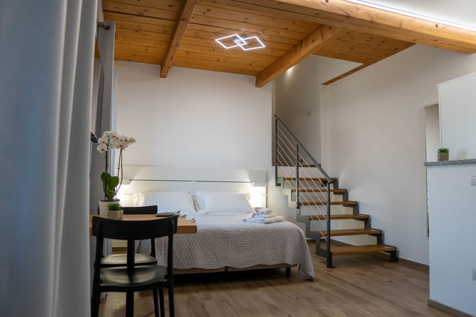 Superior Studio, Tower | Desk, laptop workspace, cribs (surcharge), WiFi (free)