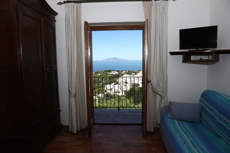 Superior Double Room, Patio | Living room | Flat-screen TV