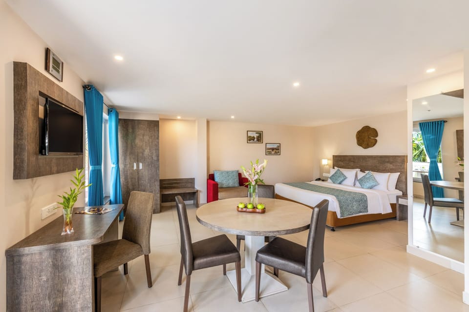 Indulge Room With Balcony | Minibar, in-room safe, desk, iron/ironing board