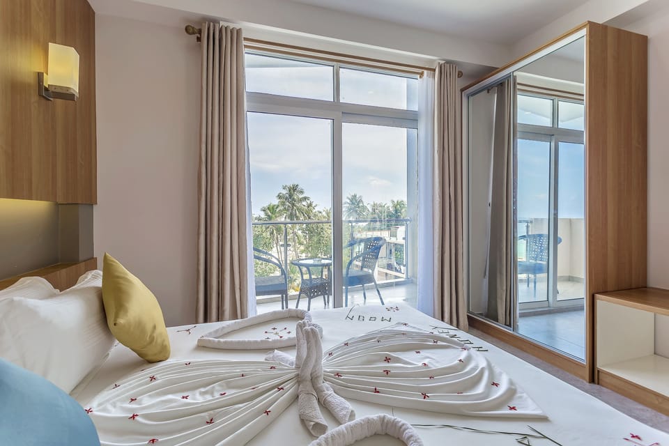 Deluxe Double Room, Balcony, City View | Premium bedding, minibar, in-room safe, desk