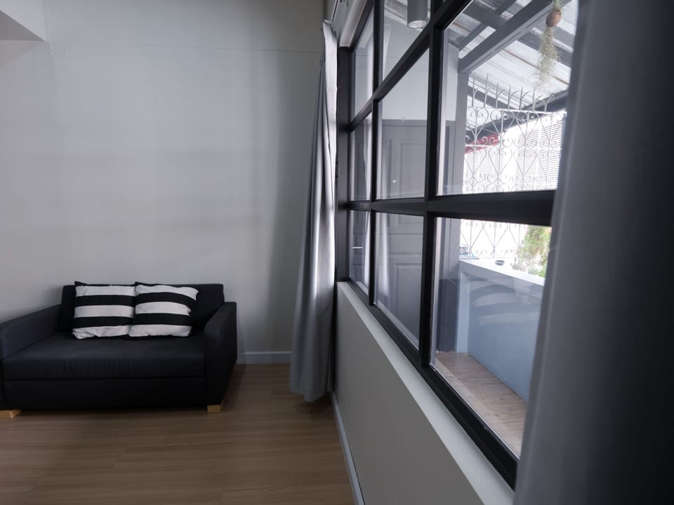 Studio Apartment | Living area | 32-inch LCD TV with cable channels, TV