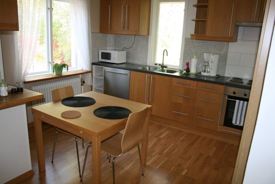 Apartment, 2 Bedrooms, Garden View | In-room dining