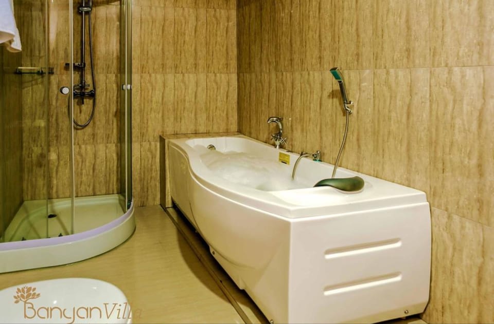 Superior Room | Bathroom | Free toiletries, hair dryer, bidet, towels