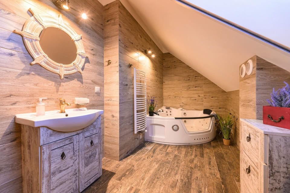 Shower, hydromassage showerhead, hair dryer, towels