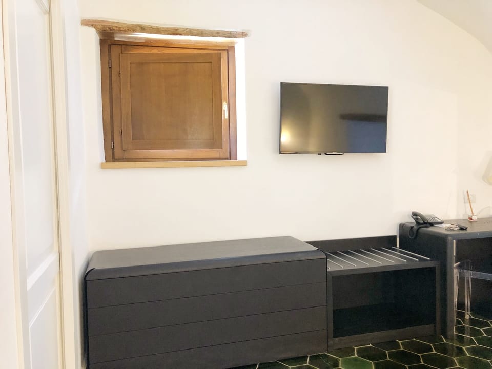 Deluxe Double Room | Premium bedding, minibar, in-room safe, individually decorated