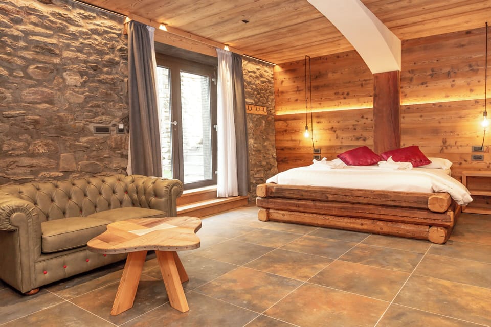 Family Suite | In-room safe, soundproofing, free WiFi, bed sheets