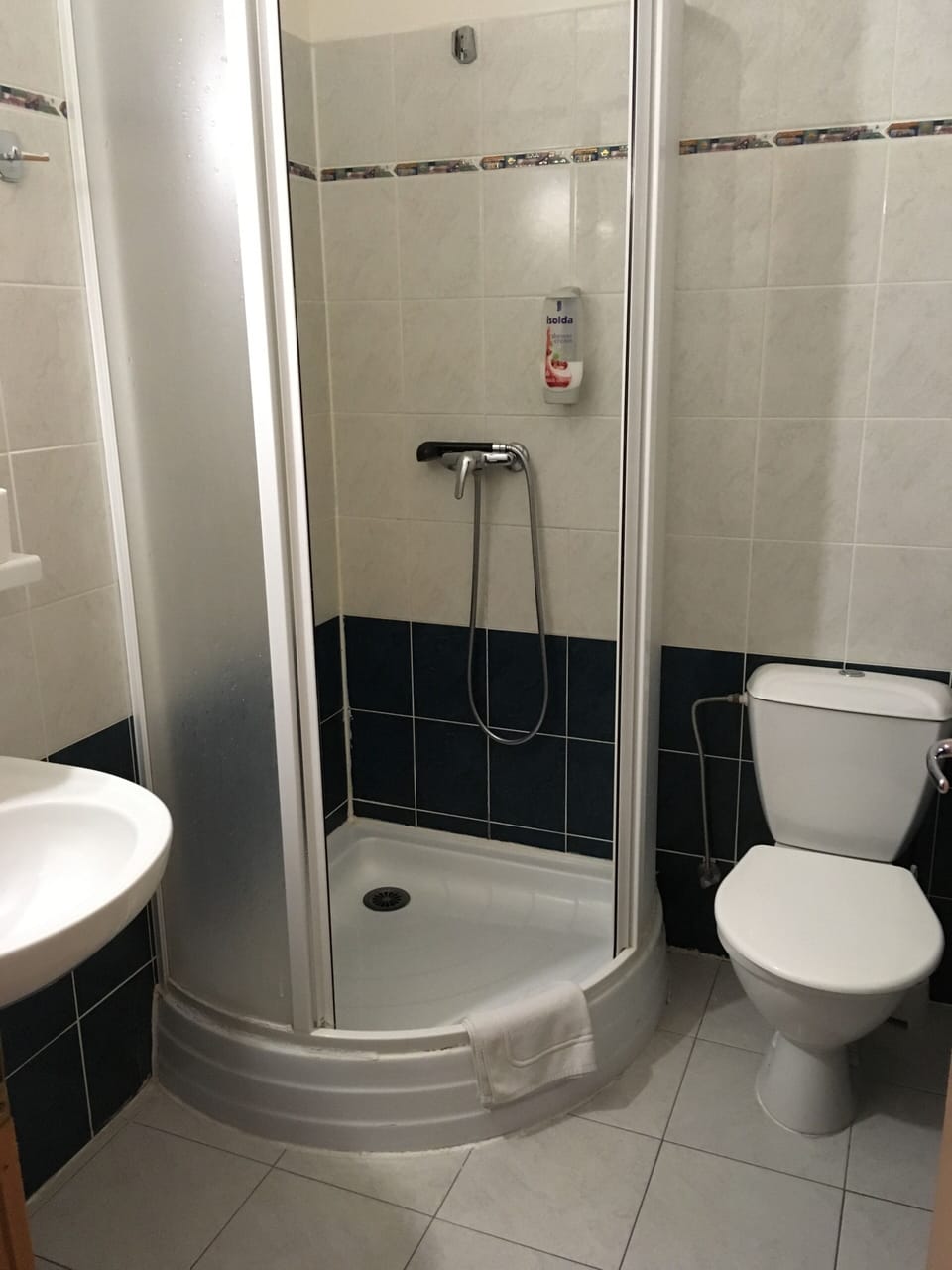 Quadruple Room | Bathroom | Shower, free toiletries, towels