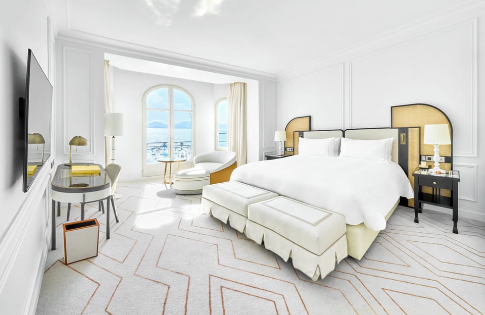 Premium Room, 1 King Bed, Sea View | Premium bedding, down comforters, free minibar items, in-room safe