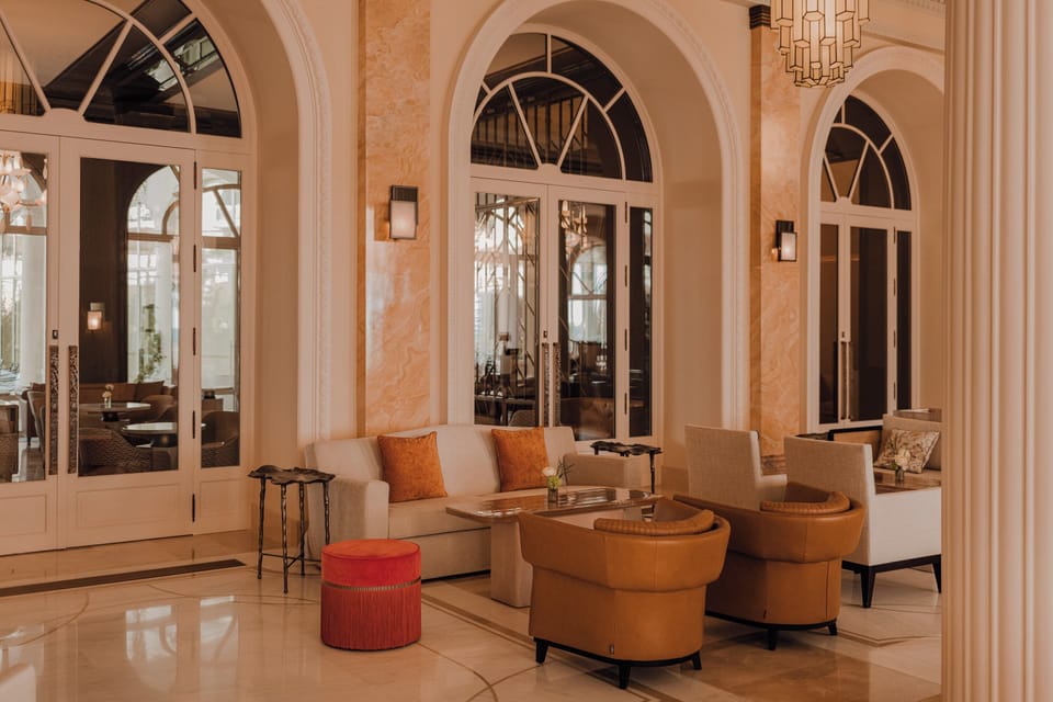 3 bars/lounges, cocktail bar
