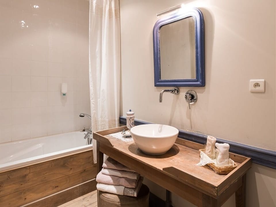 Family Quadruple Room, Ensuite, Garden View | Bathroom