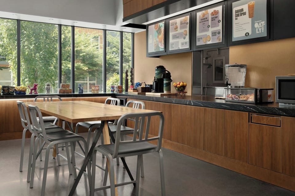 Daily cooked-to-order breakfast (USD 10 per person)