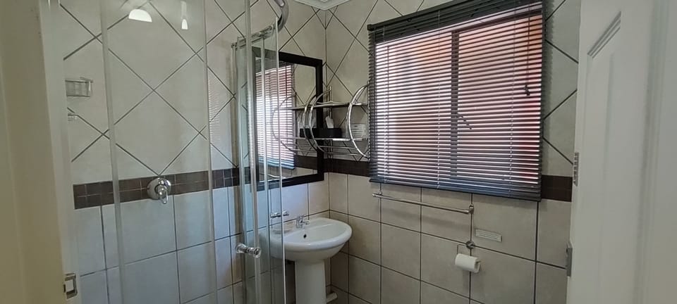 Basic Double Room | Bathroom | Free toiletries, hair dryer, towels