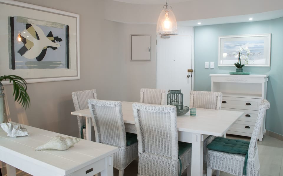 Family Apartment, 3 Bedrooms | In-room dining