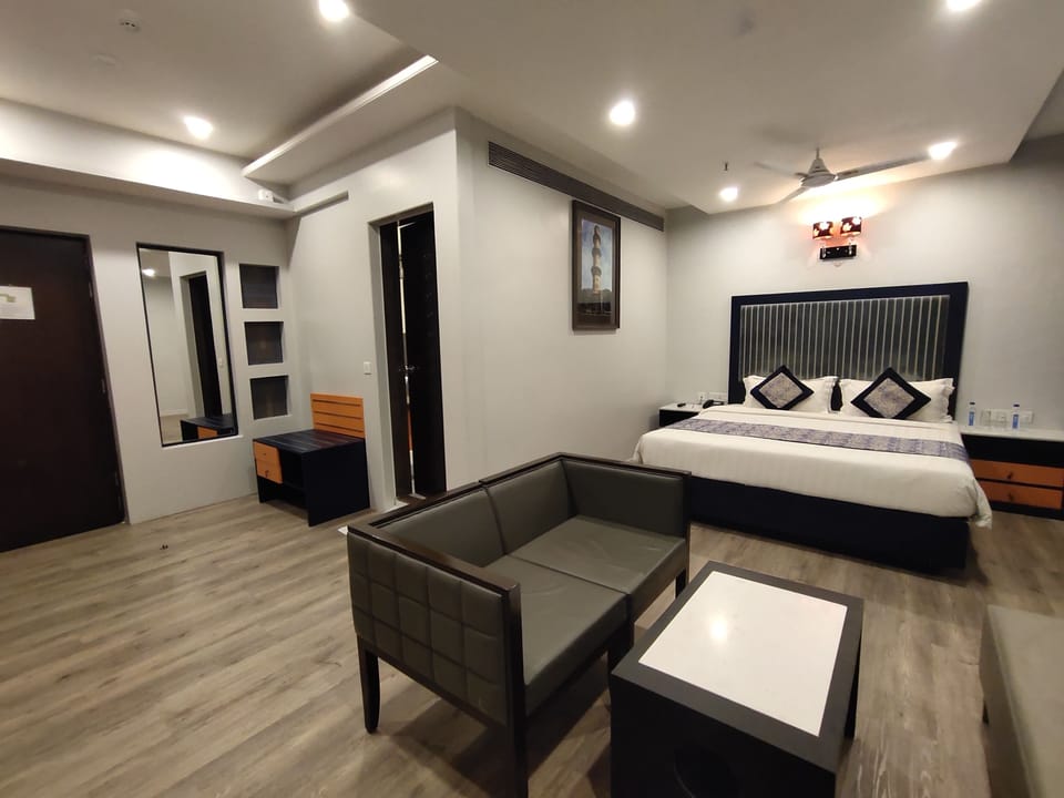 Studio Suite | Premium bedding, minibar, in-room safe, desk