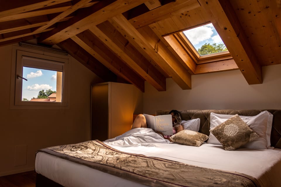 Panoramic Suite | Minibar, in-room safe, desk, soundproofing