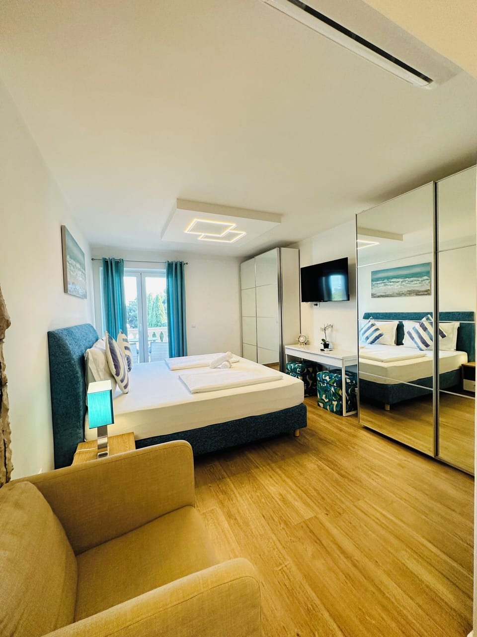 Luxury Double Room, 1 King Bed, Terrace, Sea View | Premium bedding, down comforters, in-room safe, laptop workspace