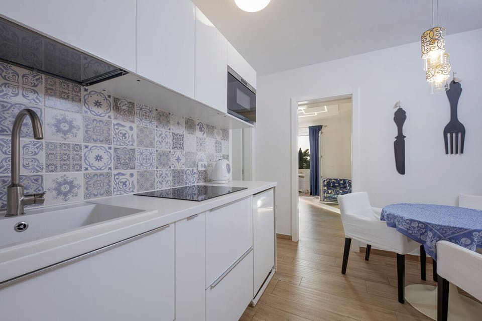 Luxury Suite, 1 Bedroom, Terrace, Sea View | Private kitchen