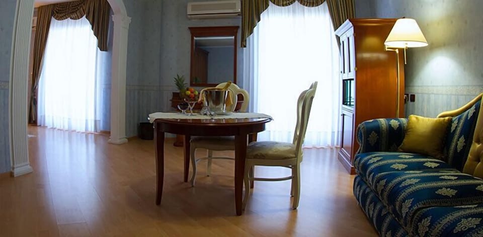 Standard Quadruple Room, Balcony | Living room | 27-inch TV with satellite channels