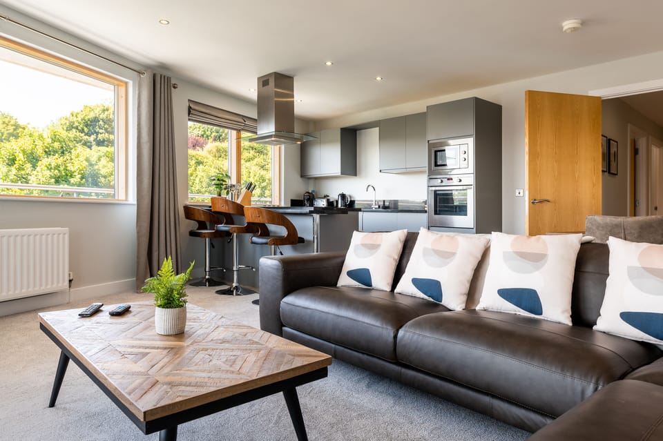 Penthouse, 2 Bedrooms, Park View | Private kitchen | Full-size fridge, microwave, oven, stovetop