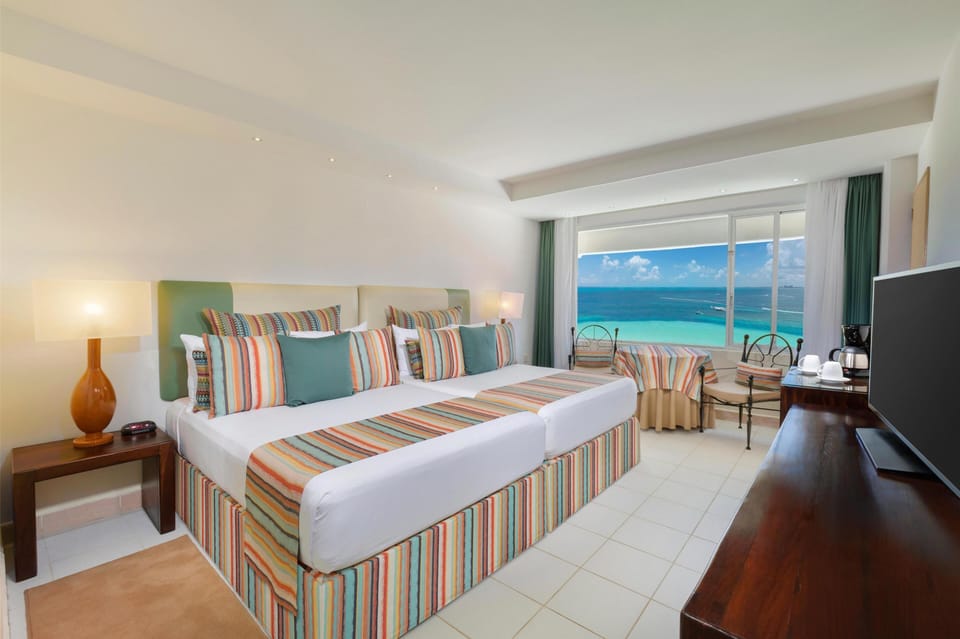 Superior Room | Minibar, in-room safe, blackout drapes, soundproofing