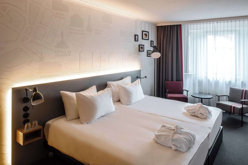 Room (Penta Plus) | In-room safe, desk, laptop workspace, blackout drapes