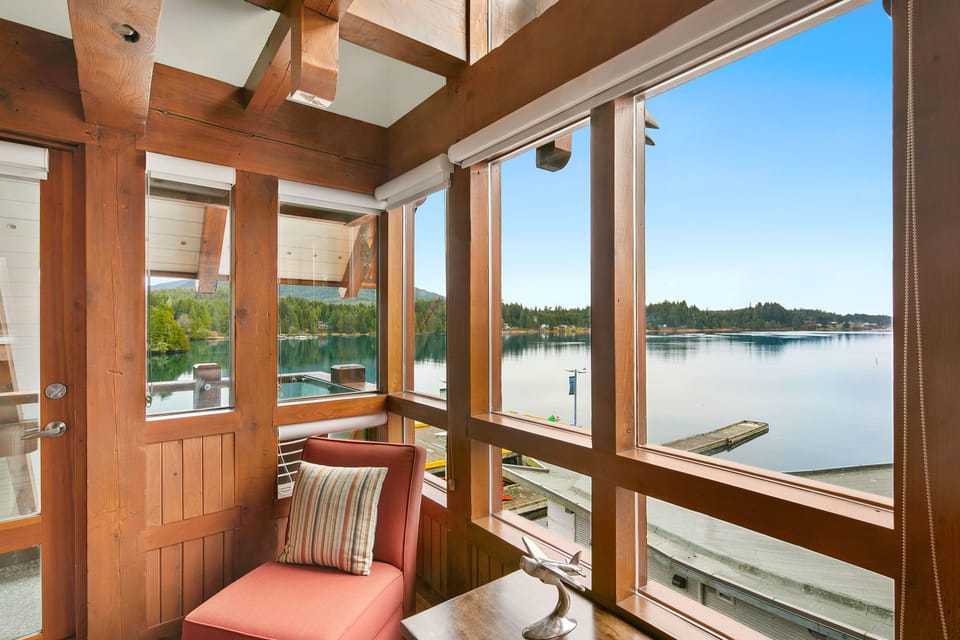 Deluxe Apartment, 1 Bedroom, Ocean View, Oceanfront (302) | Terrace/patio