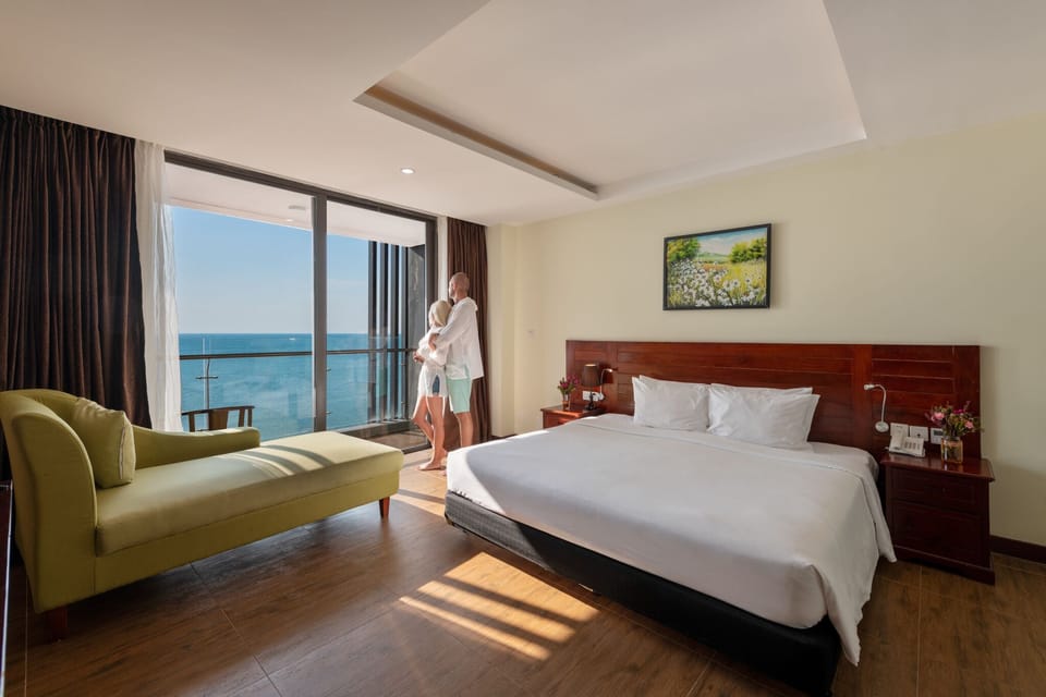 Deluxe Double or Twin Room, Ocean View | Minibar, in-room safe, desk, soundproofing