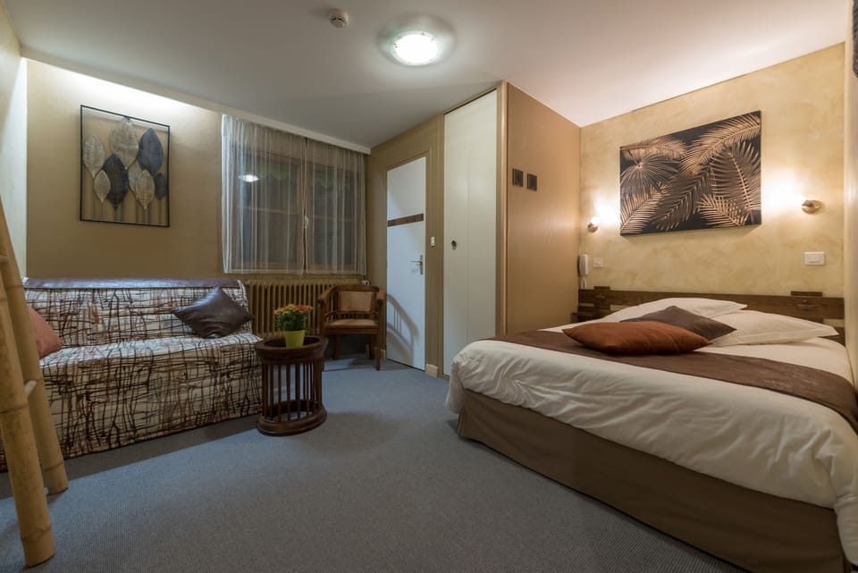 Double Room, Multiple Bedrooms | Premium bedding, individually decorated, individually furnished, desk