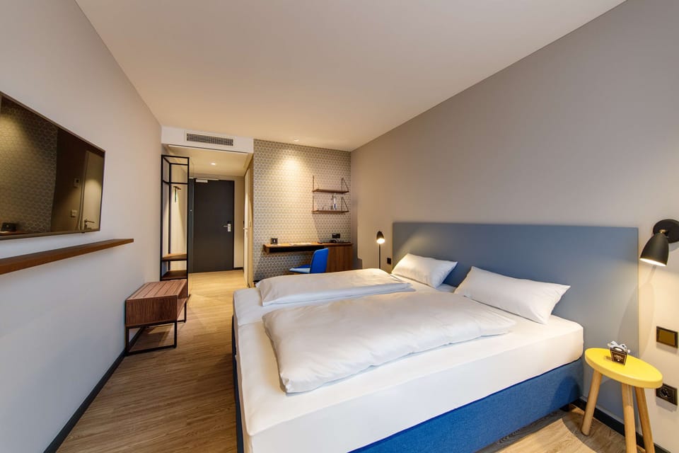 Premium bedding, in-room safe, desk, iron/ironing board