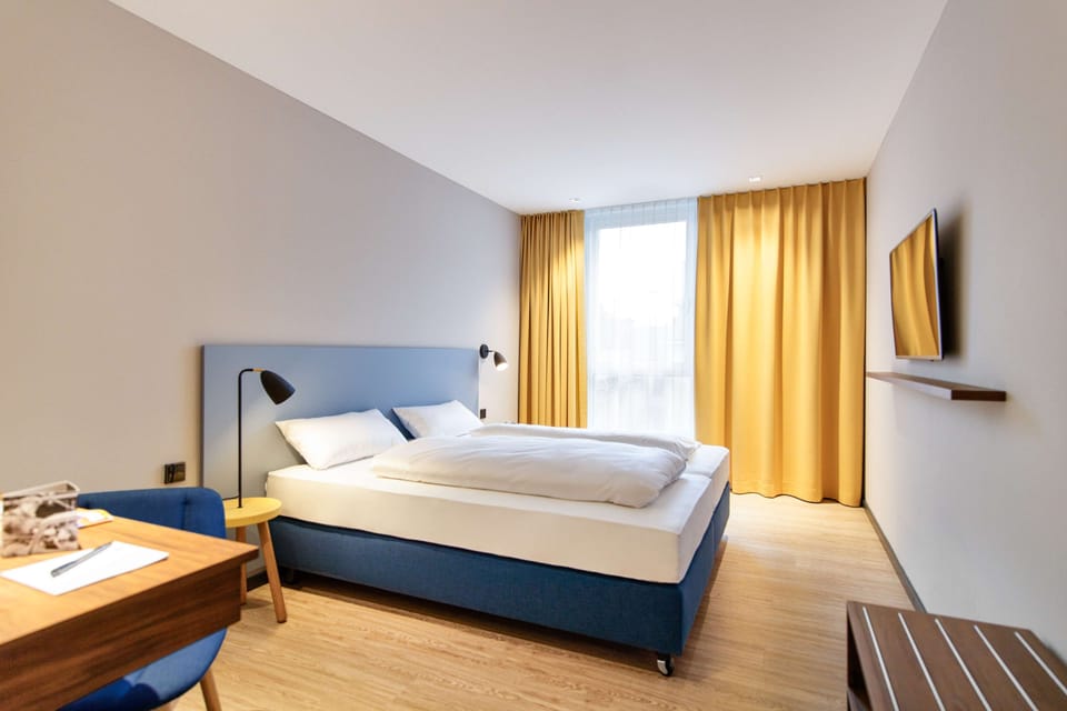 Premium bedding, in-room safe, desk, iron/ironing board