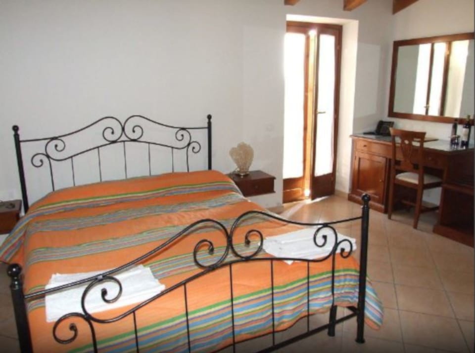 Double Room | Premium bedding, desk, laptop workspace, cribs/infant beds