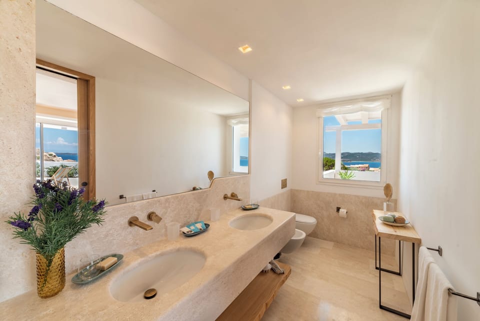 Queen Suite with Sea View | Bathroom amenities | Designer toiletries, hair dryer, bathrobes, slippers