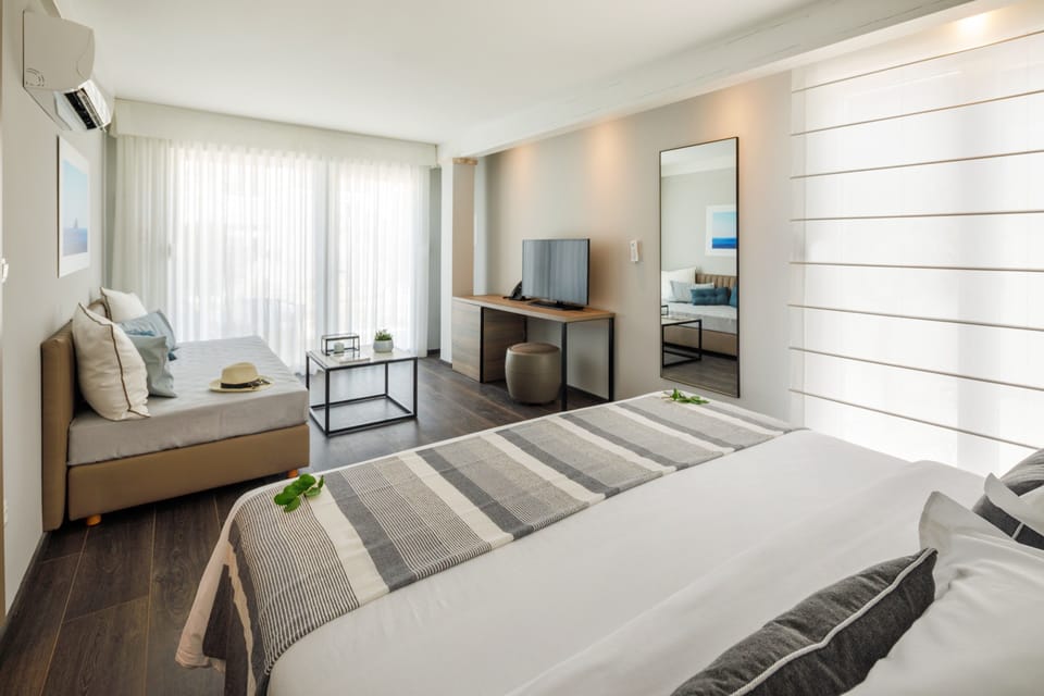 Deluxe Double Room, Balcony | In-room safe, desk, cribs (surcharge), WiFi (free)