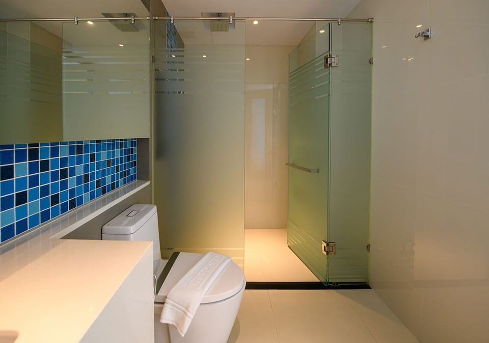 Superior Double Room, Balcony  | Bathroom | Shower, free toiletries, hair dryer, towels
