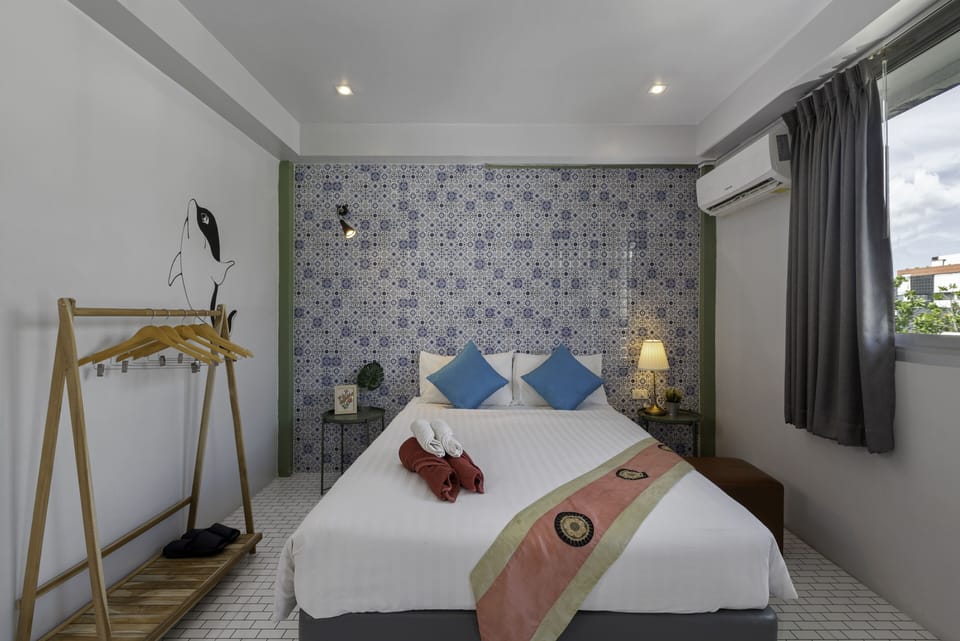 Double Room | Hypo-allergenic bedding, blackout drapes, free WiFi, bed sheets