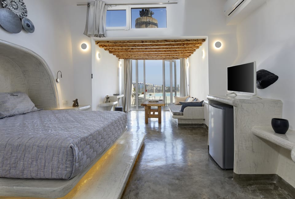 Cave Suite outdoor private pool, Caldera View | Premium bedding, in-room safe, soundproofing, free WiFi