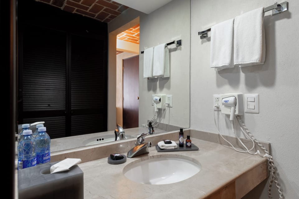 Rainfall showerhead, free toiletries, hair dryer, bathrobes