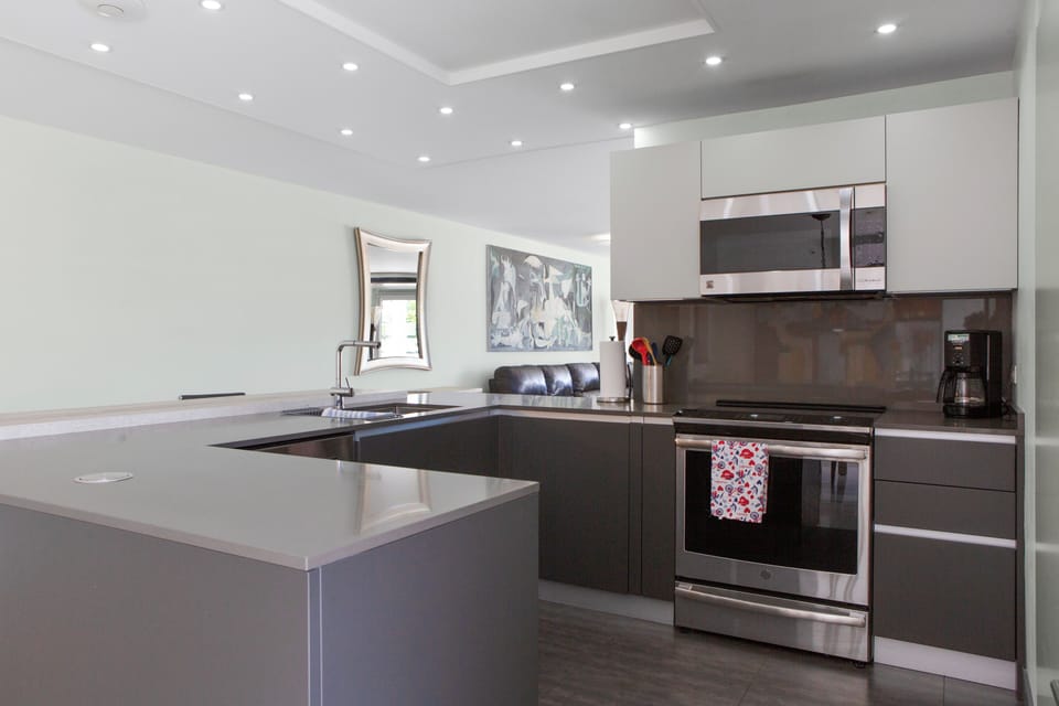 Penthouse Suite, 2 Kings 1 Queen | Private kitchen | Coffee/tea maker, full-size fridge, microwave, dishwasher